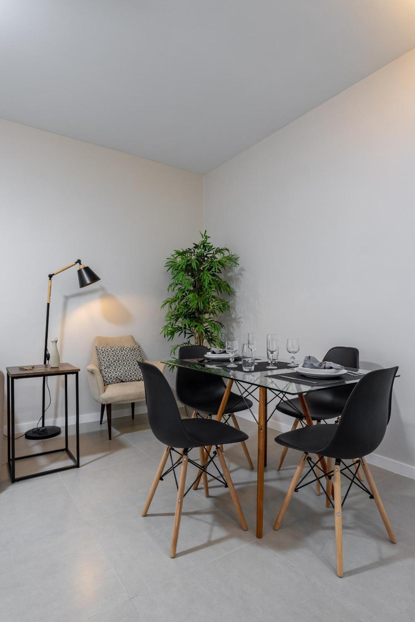 Apartamento A 9 Minutos Da De Botafogo, Com Varanda - Mrf1307 *