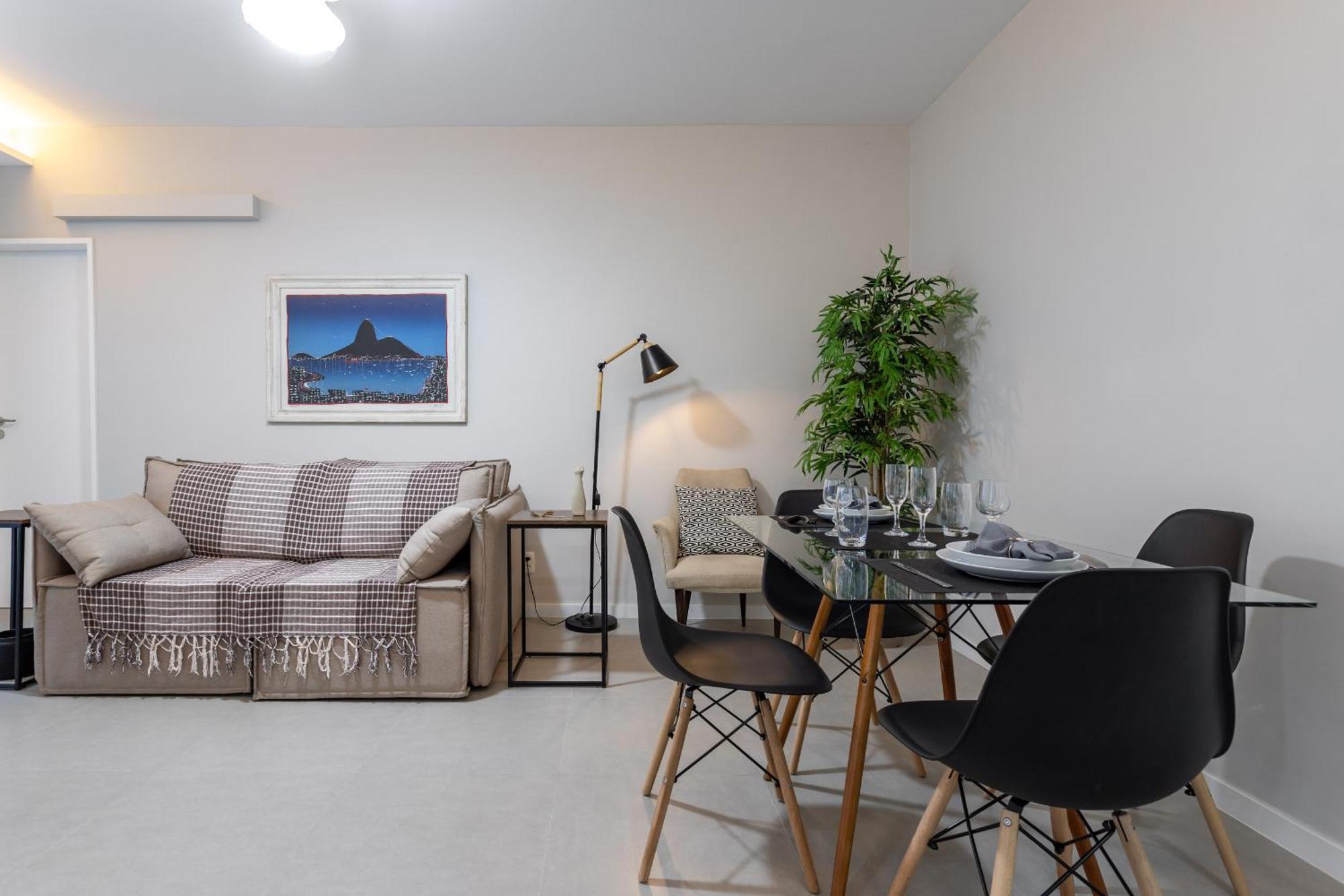 A 9 Minutos Da De Botafogo, Com Varanda - Mrf1307 Apartamento Rio de Janeiro