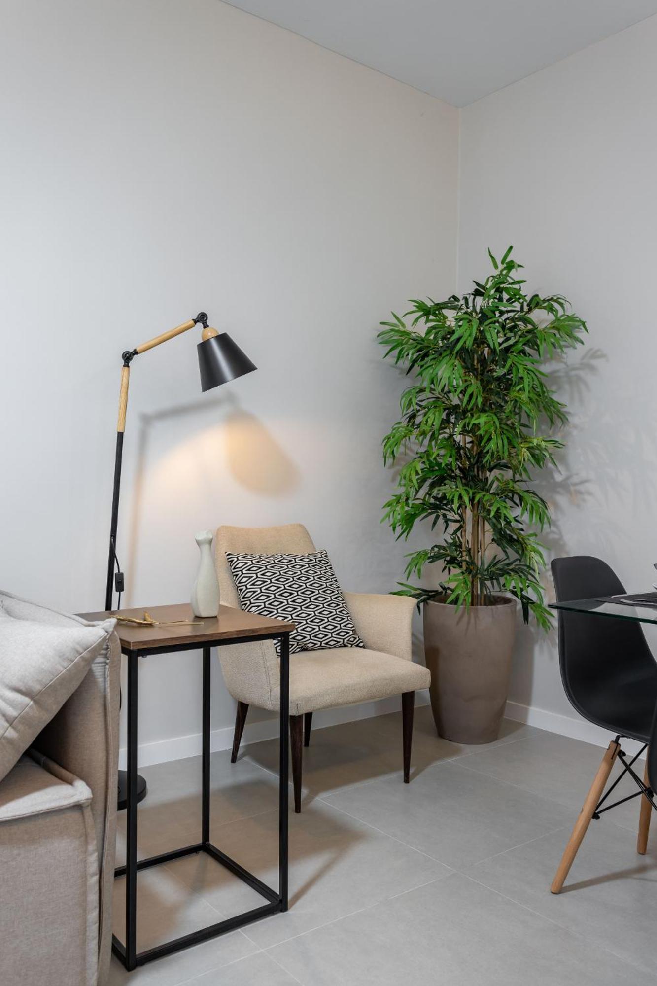 Apartamento A 9 Minutos Da De Botafogo, Com Varanda - Mrf1307
