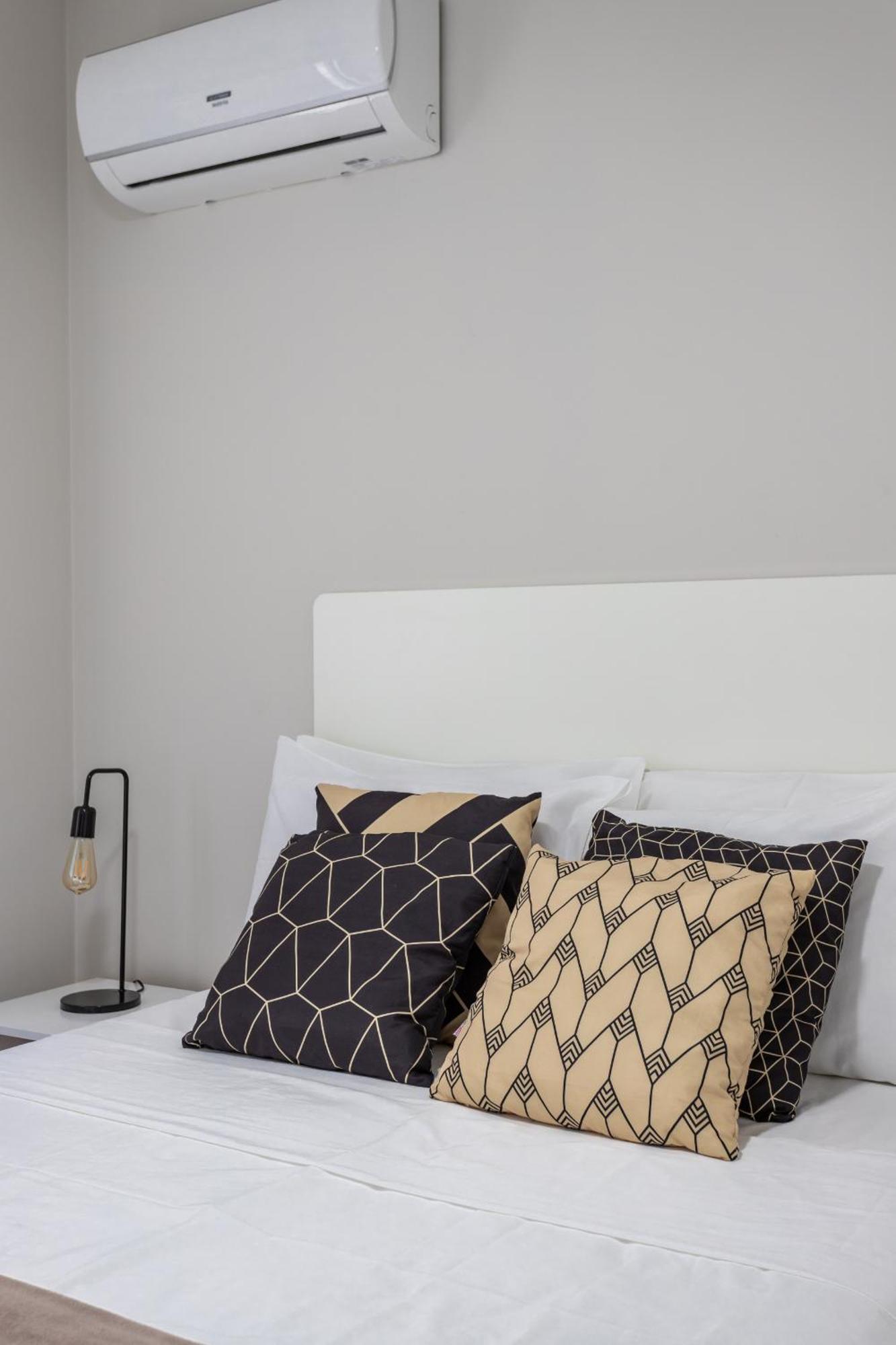 Apartamento A 9 Minutos Da De Botafogo, Com Varanda - Mrf1307 Rio de Janeiro