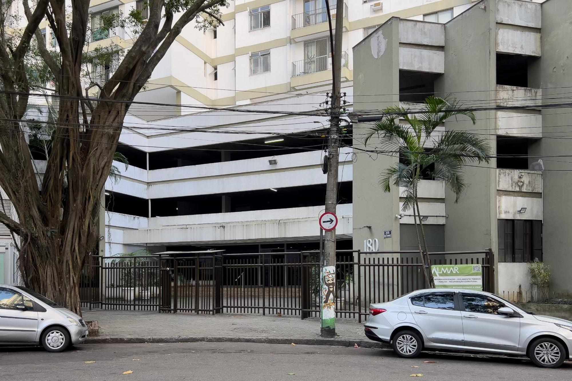 A 9 Minutos Da De Botafogo, Com Varanda - Mrf1307