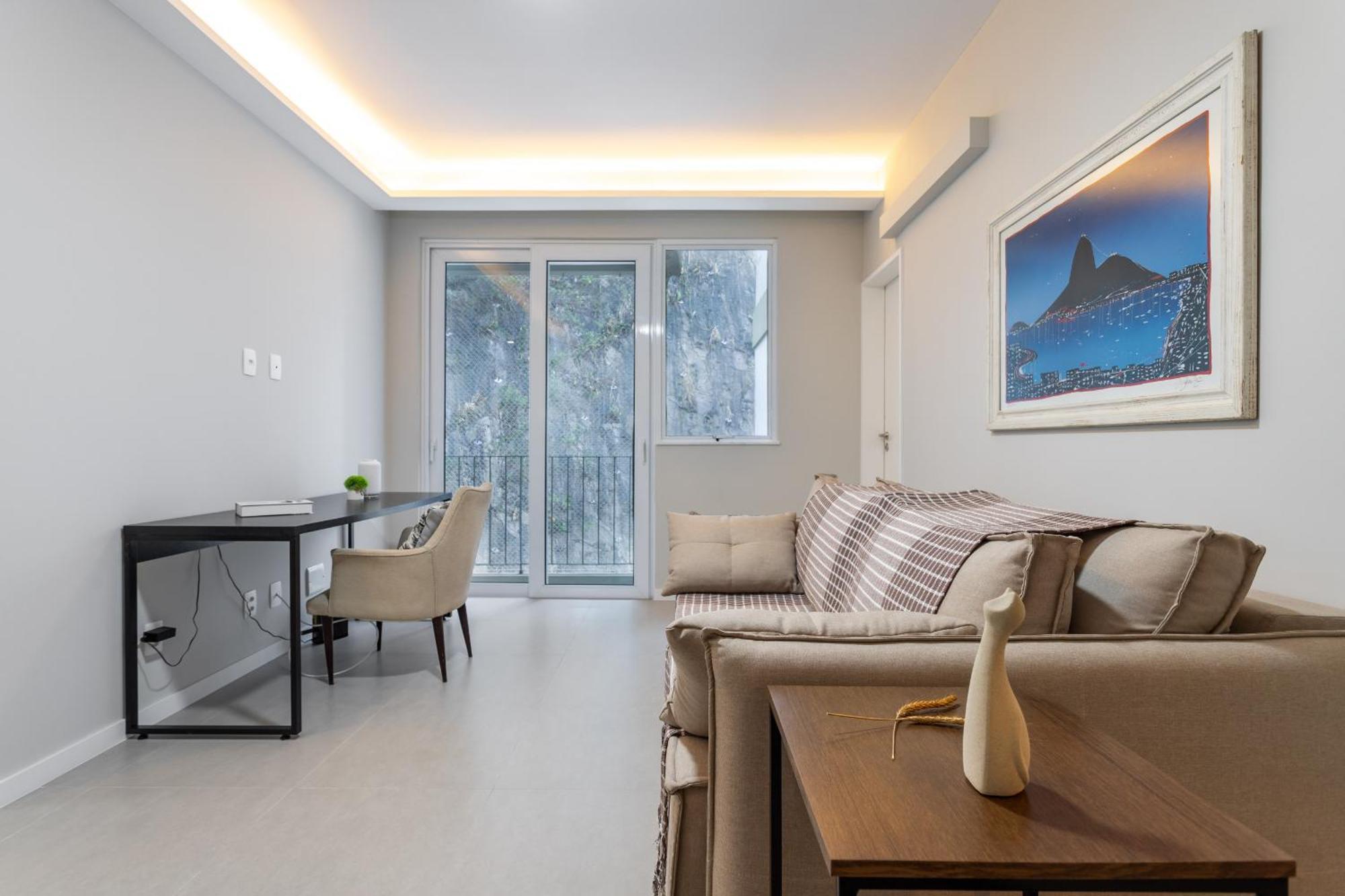 Apartamento A 9 Minutos Da De Botafogo, Com Varanda - Mrf1307 *