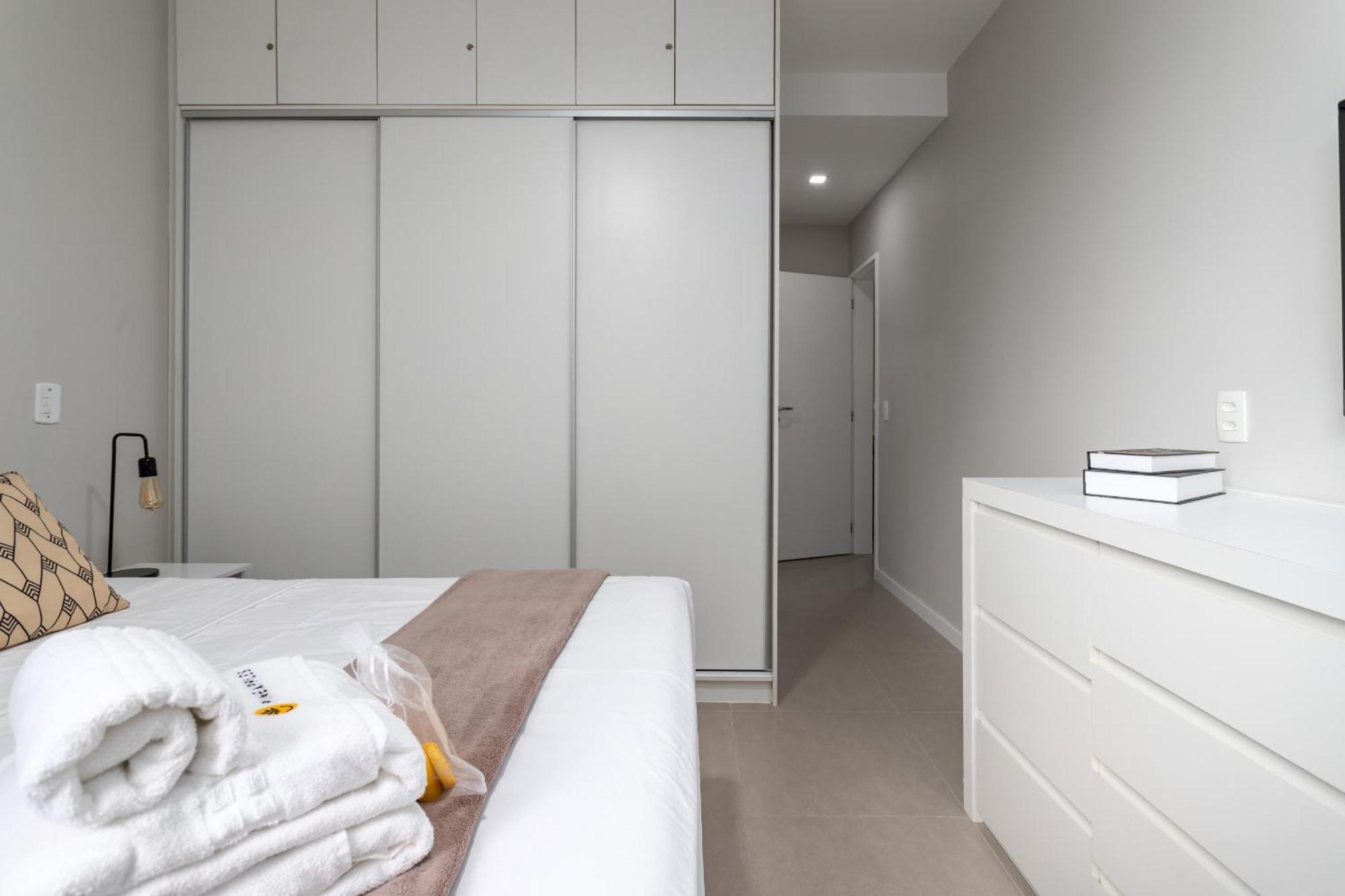Apartamento A 9 Minutos Da De Botafogo, Com Varanda - Mrf1307